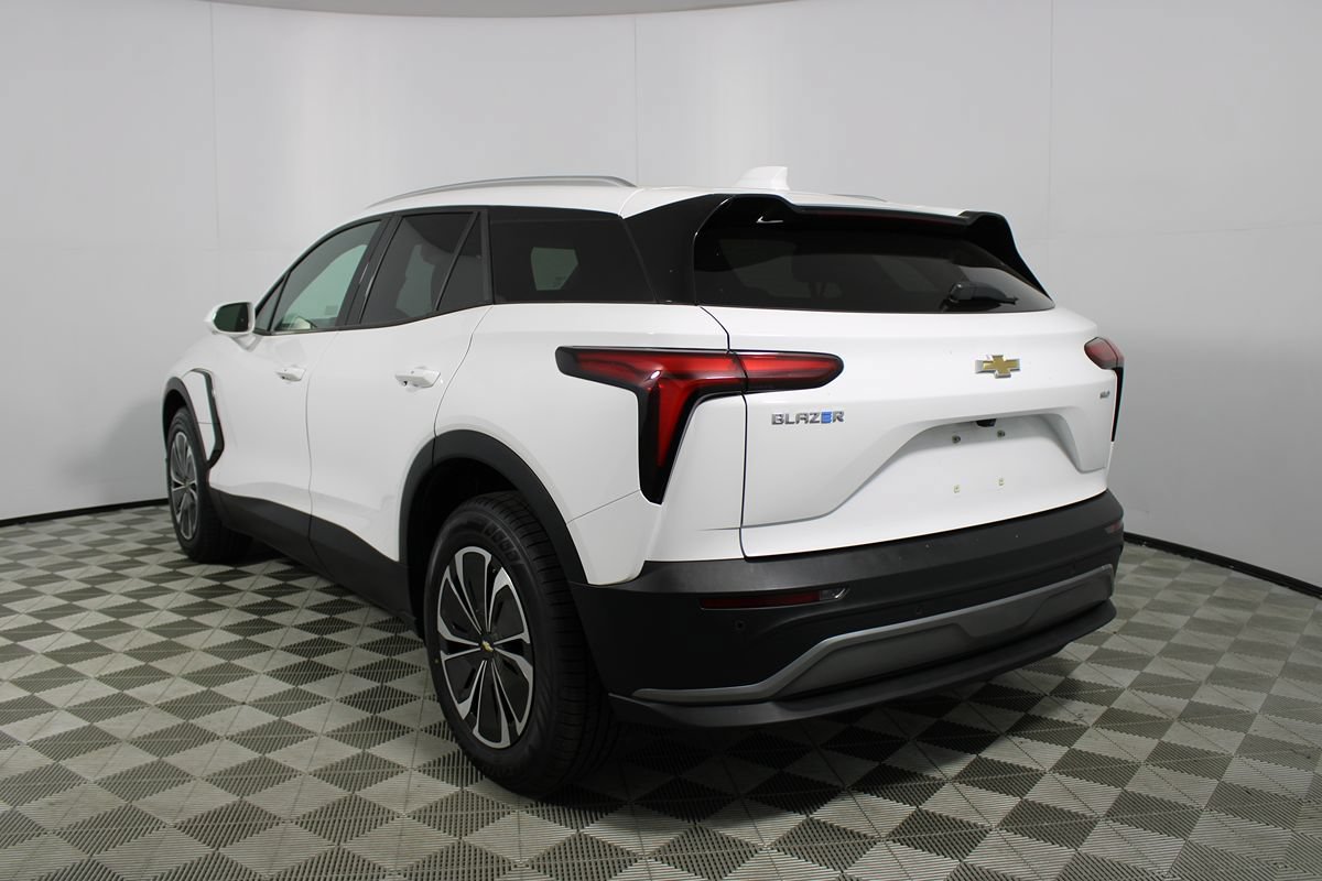 Used 2024 Chevrolet Blazer EV LT AWD/4WD image 4