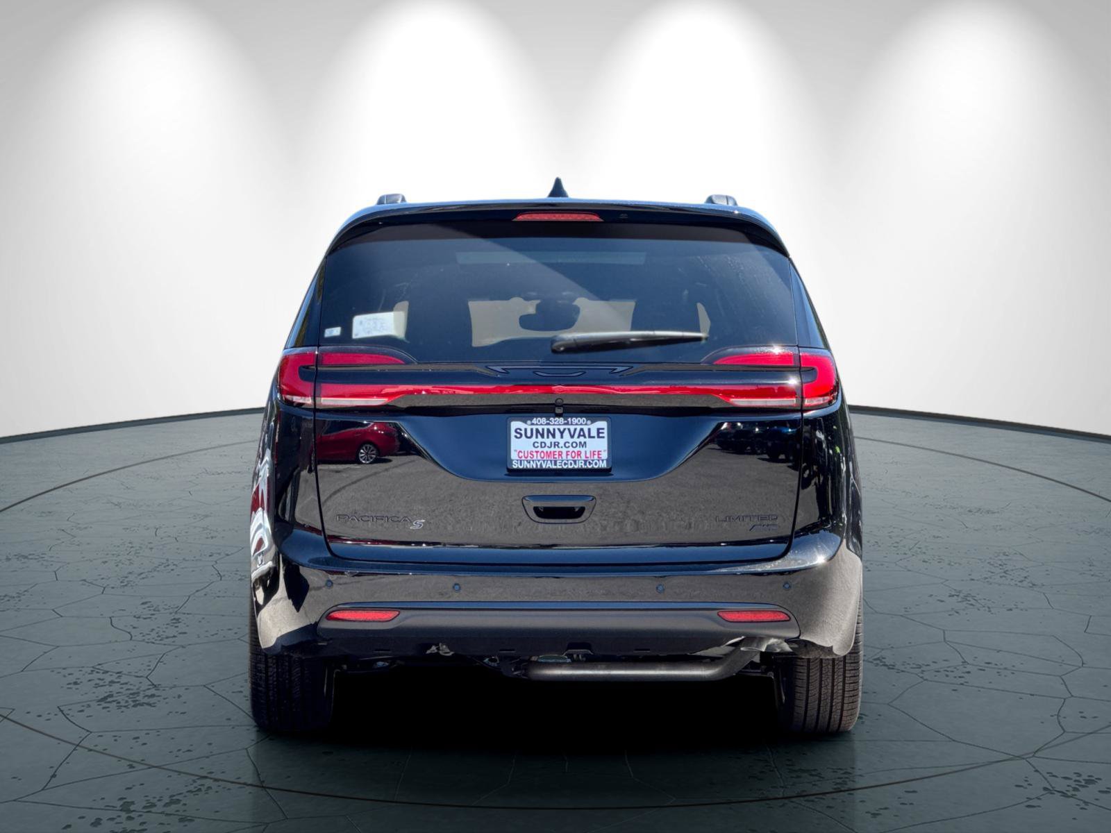 New 2027 Chrysler Pacifica Limited w/ Family Tech Group AWD/4WD image 5