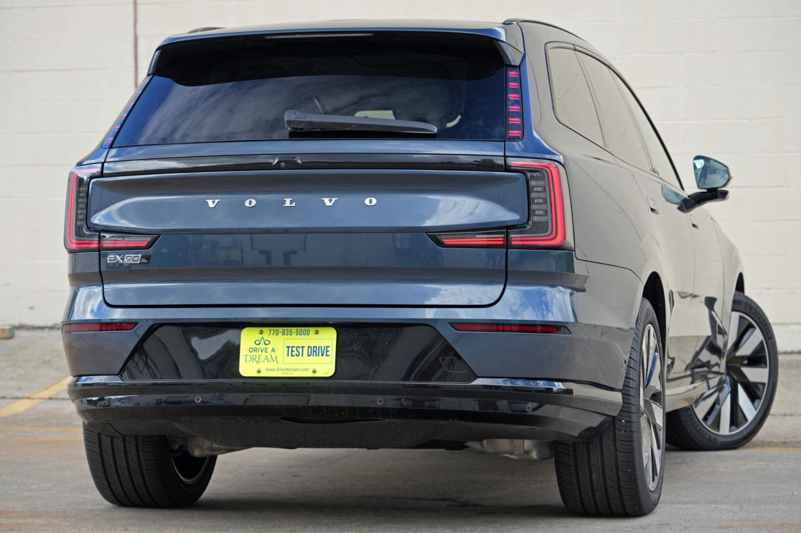 Used 2025 Volvo EX90 Ultra AWD/4WD image 5