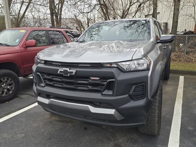 Used 2025 Chevrolet Colorado Trail Boss image 3