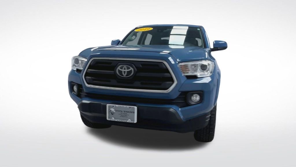 Used 2019 Toyota Tacoma SR5 AWD/4WD image 3
