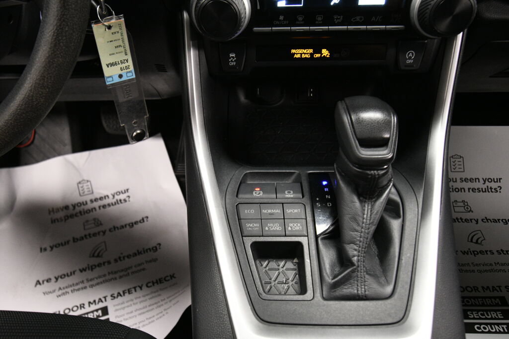 Used 2019 Toyota RAV4 LE w/ All Weather Liner Package AWD/4WD image 16