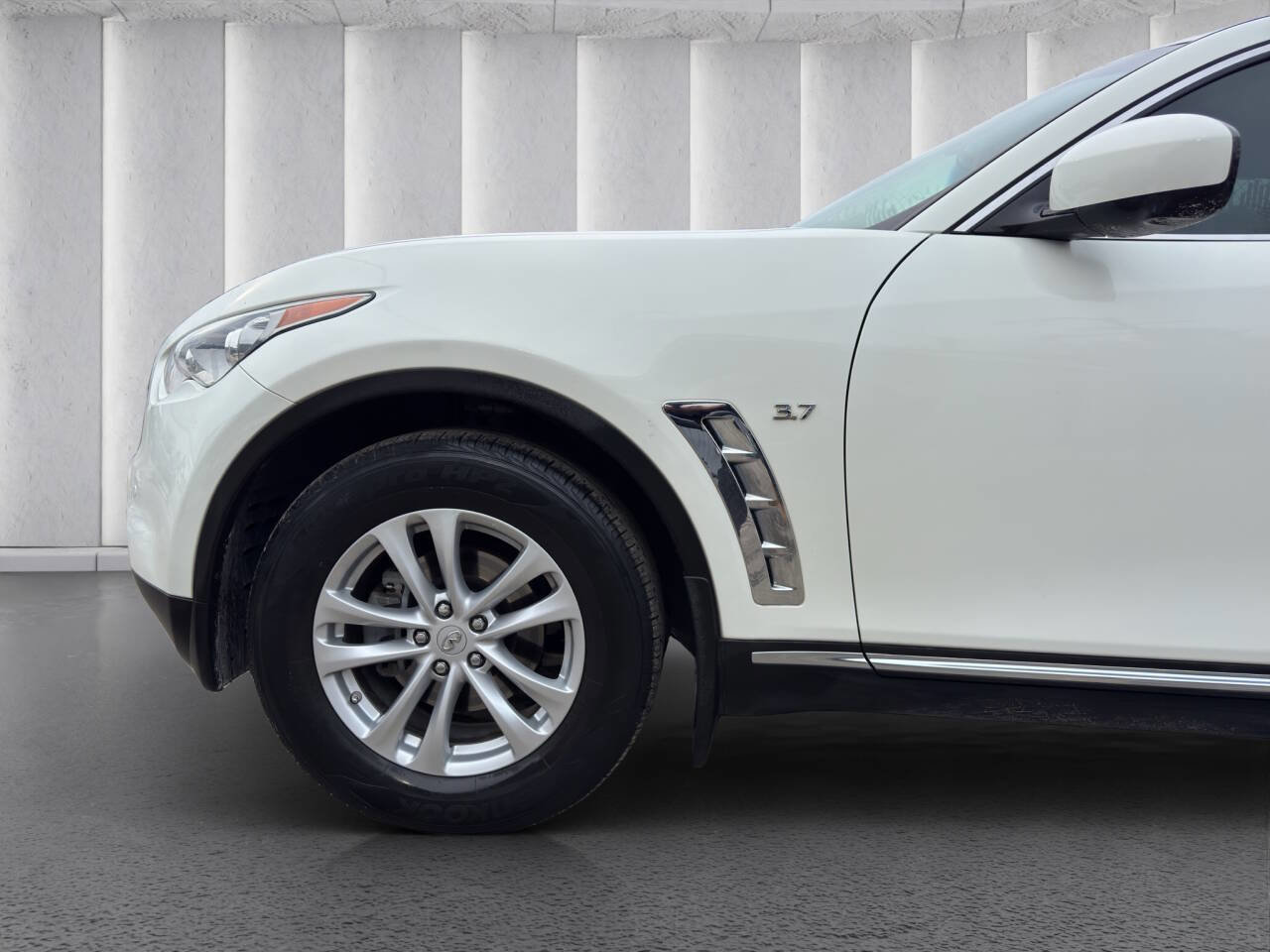 Used 2016 INFINITI QX70 AWD w/ Premium Package image 19