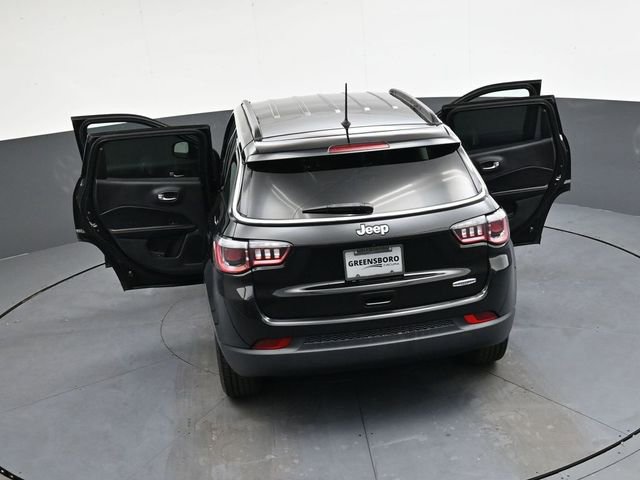 Used 2018 Jeep Compass Latitude w/ Cold Weather Group image 39