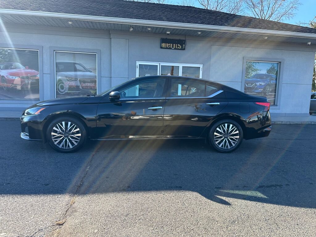 Used 2023 Nissan Sentra SR w/ SR Premium Package image 4