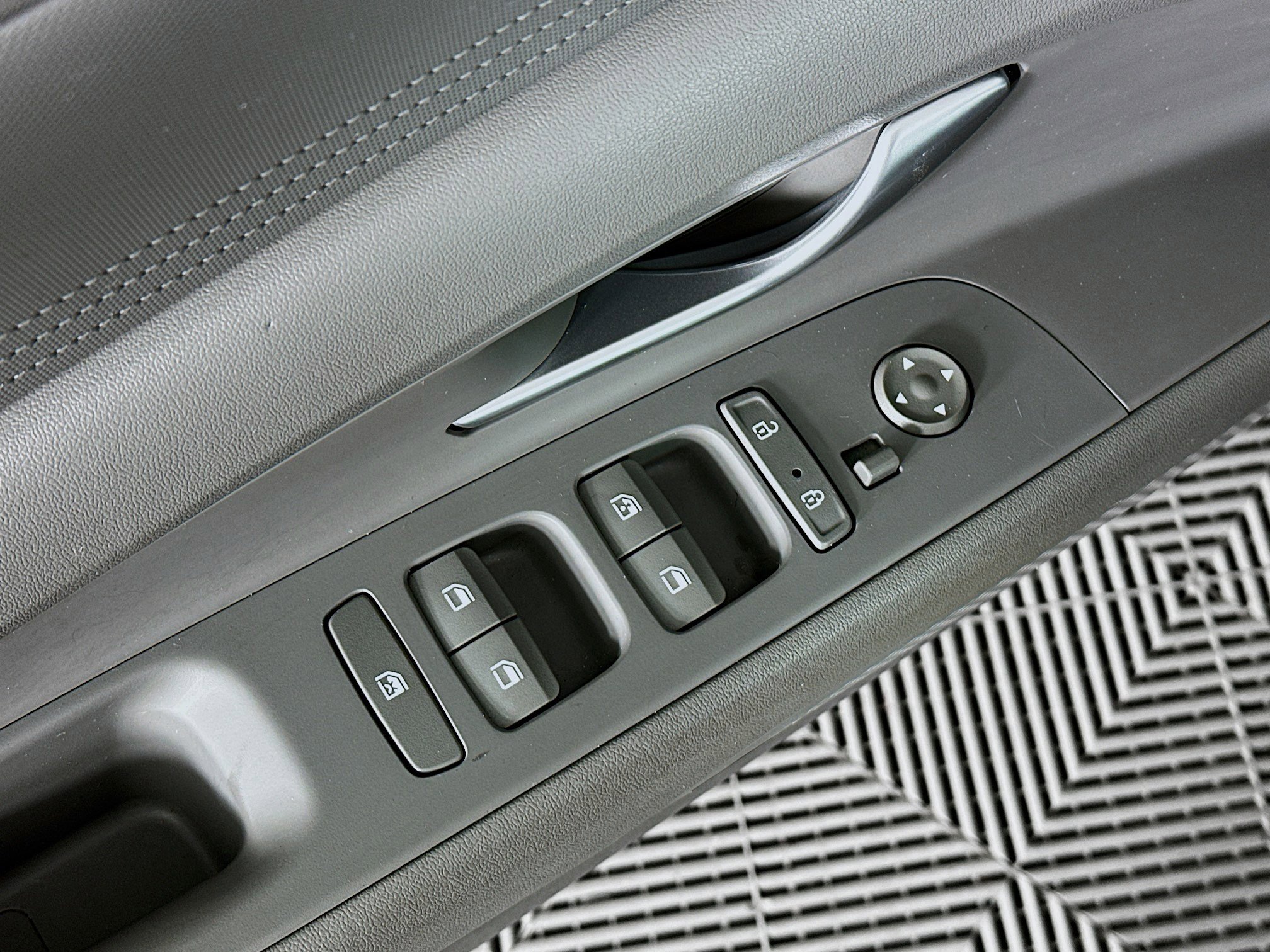 Used 2023 Hyundai Elantra SEL image 15