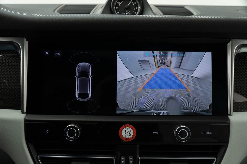 Certified 2023 Porsche Macan image 31