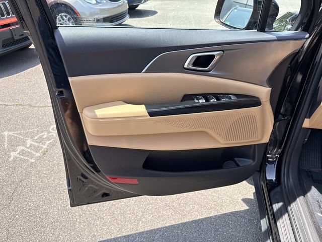 Used 2024 Kia Carnival LX FWD image 13
