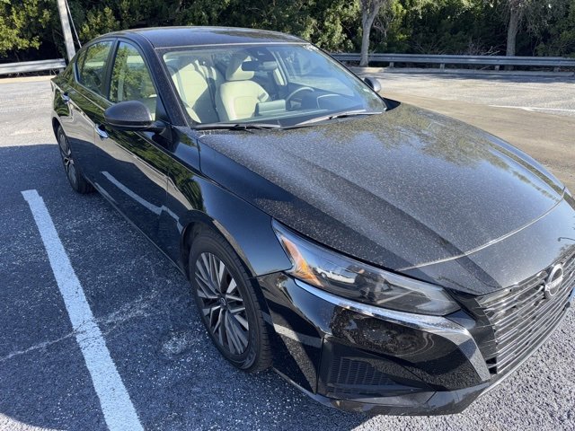 Used 2024 Nissan Altima 2.5 SV image 3