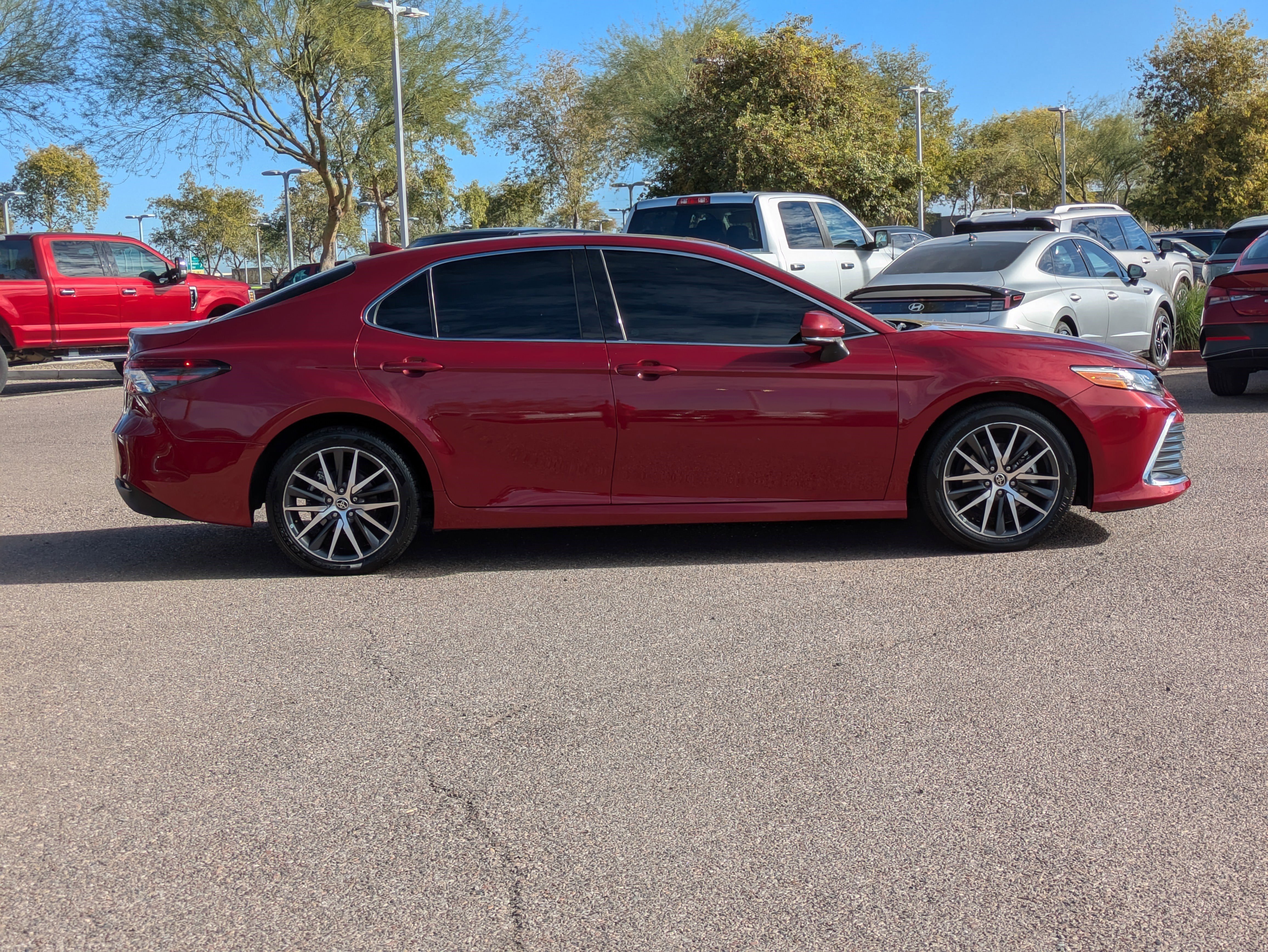 Used 2022 Toyota Camry XLE w/ Navigation Upgrade Package FWD image 2