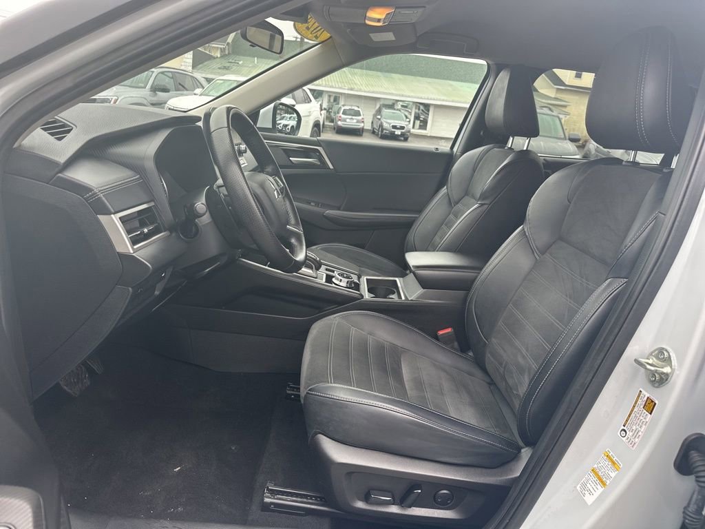 Used 2024 Mitsubishi Outlander SE Black Edition image 14