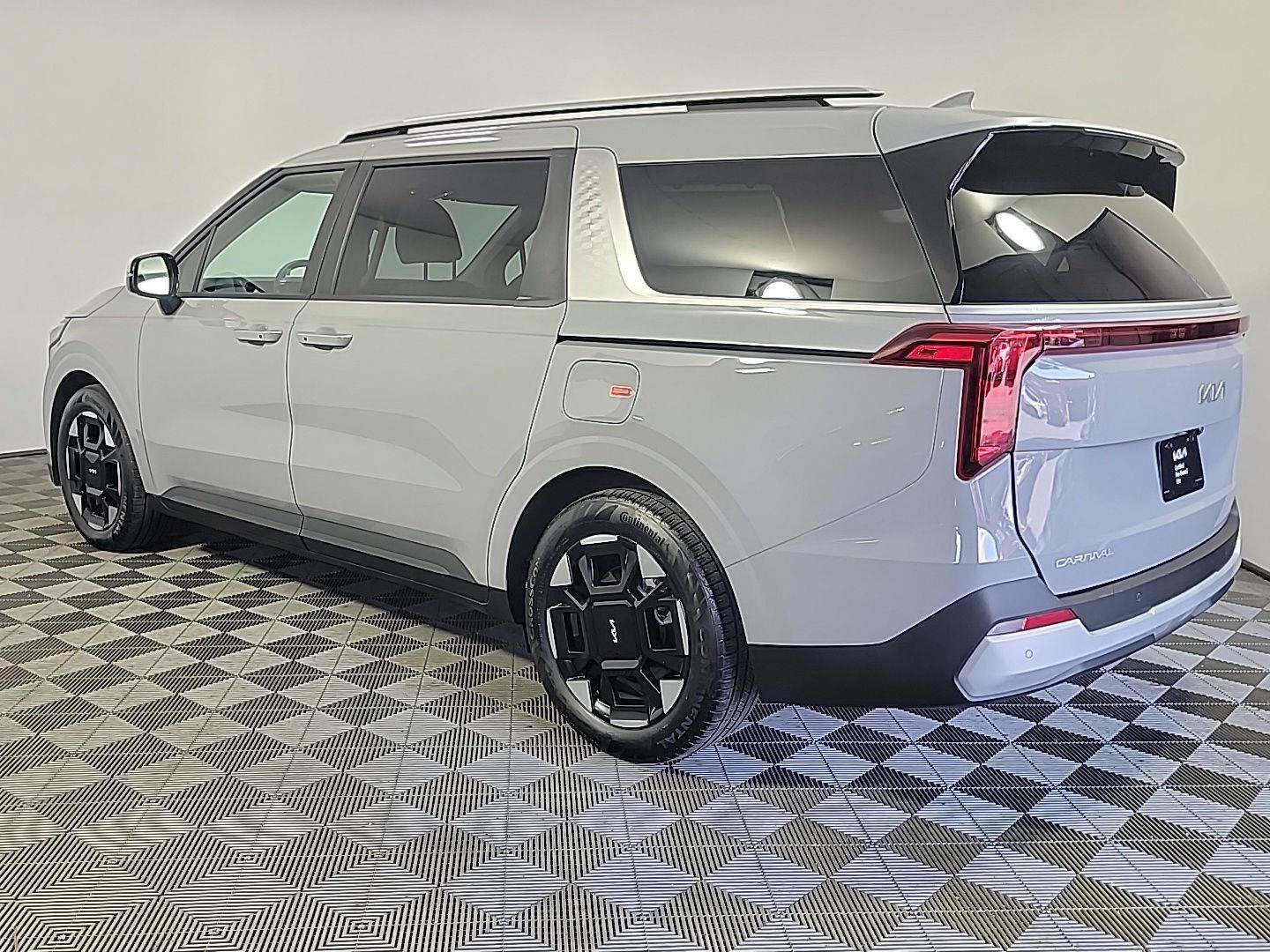 Used 2026 Kia Carnival EX FWD image 10