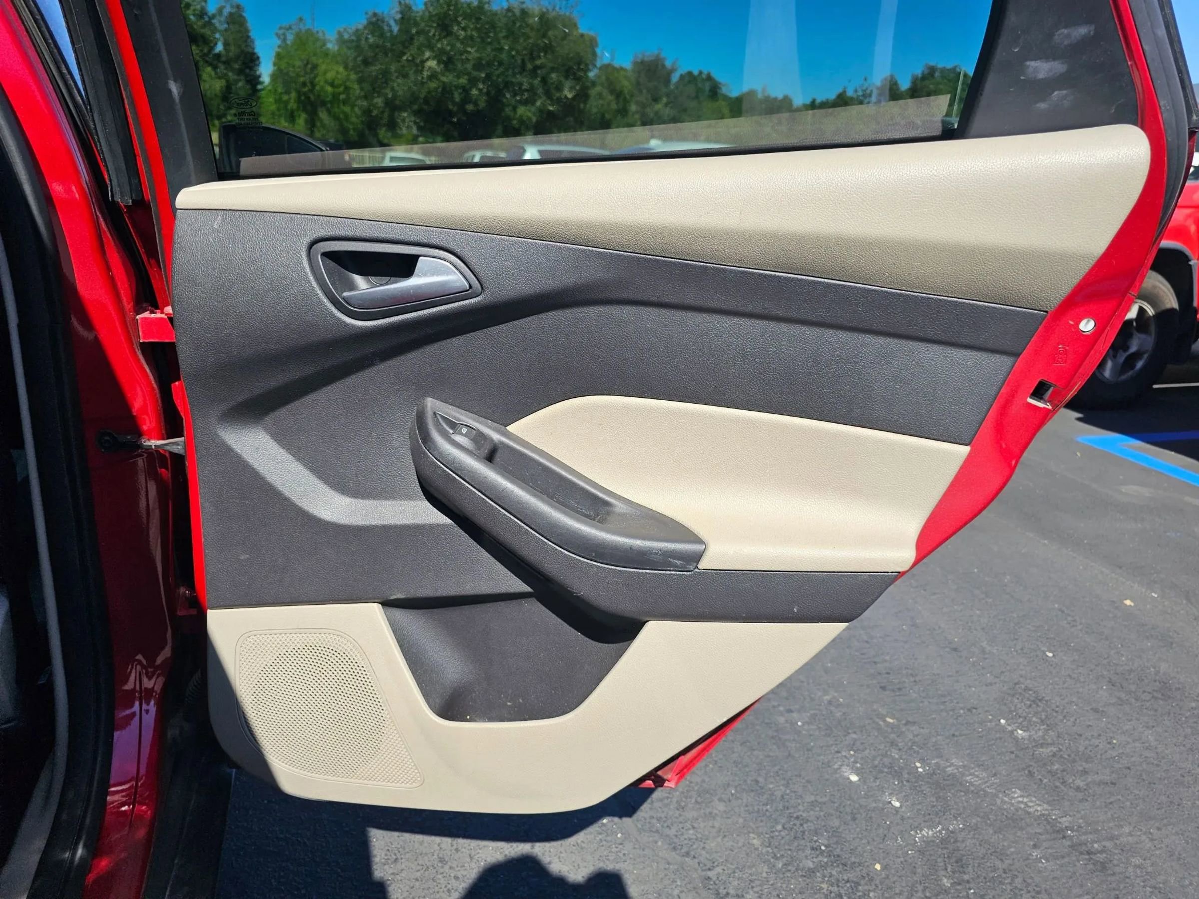 Used 2012 Ford Focus SE image 17