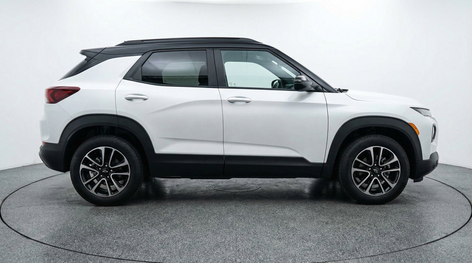 Used 2025 Chevrolet TrailBlazer LT FWD image 11