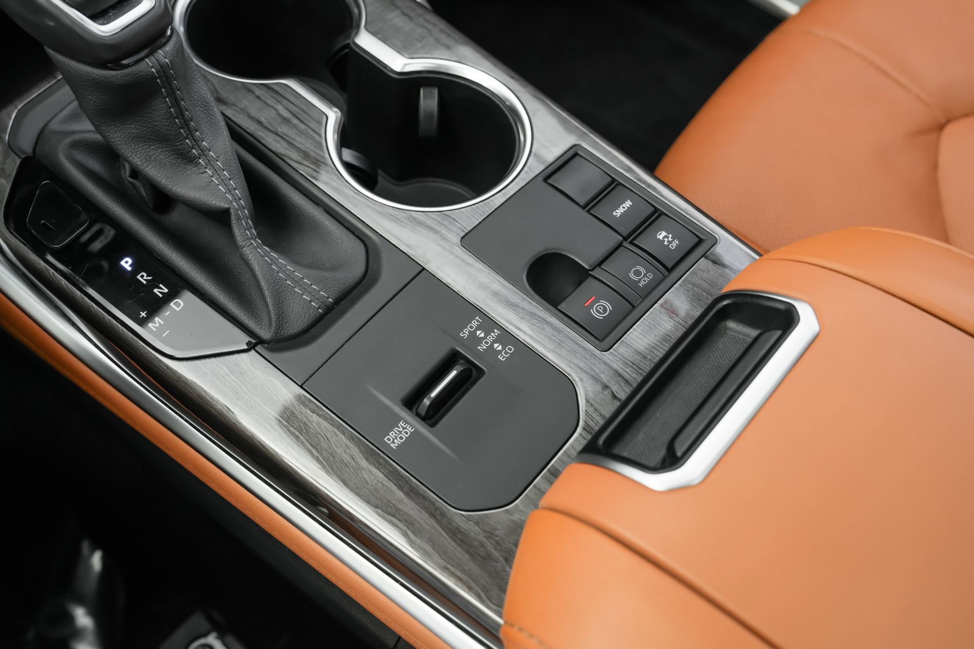 Used 2024 Toyota Highlander Platinum image 17