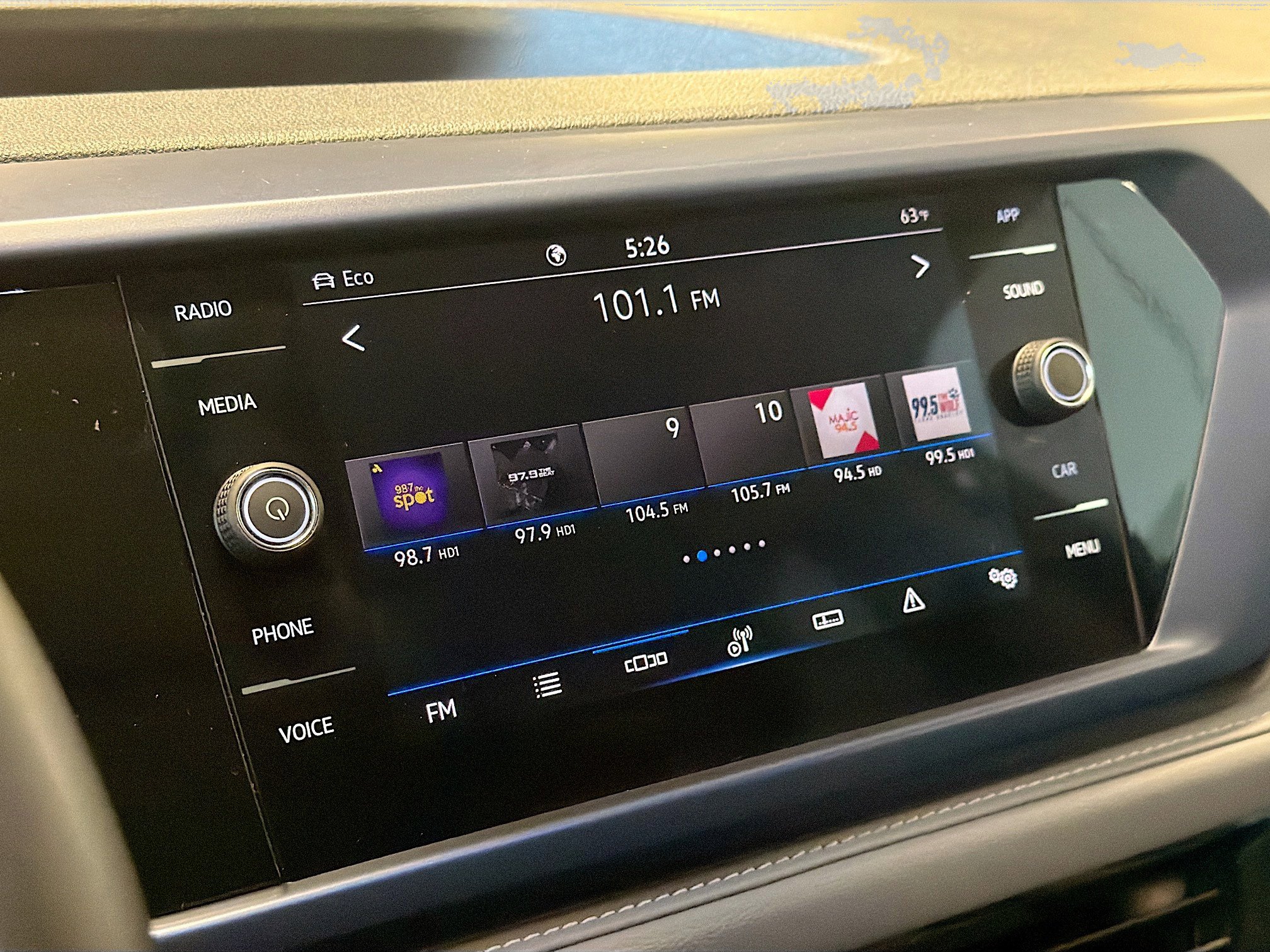 Used 2024 Volkswagen Taos SE image 21