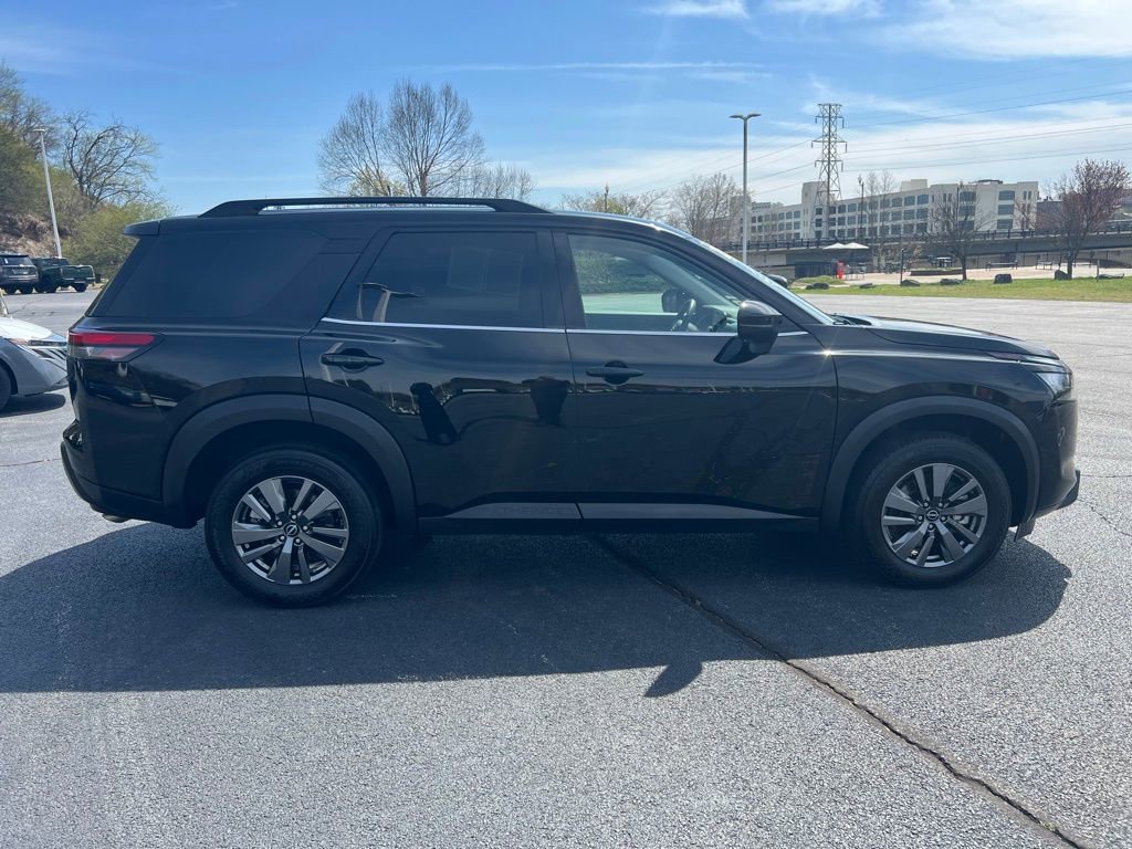 Used 2025 Nissan Pathfinder SV AWD/4WD image 10