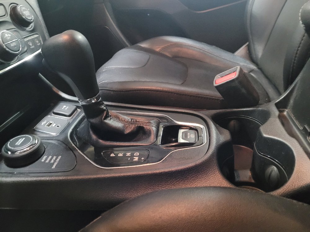 Used 2019 Jeep Cherokee Limited AWD/4WD image 26