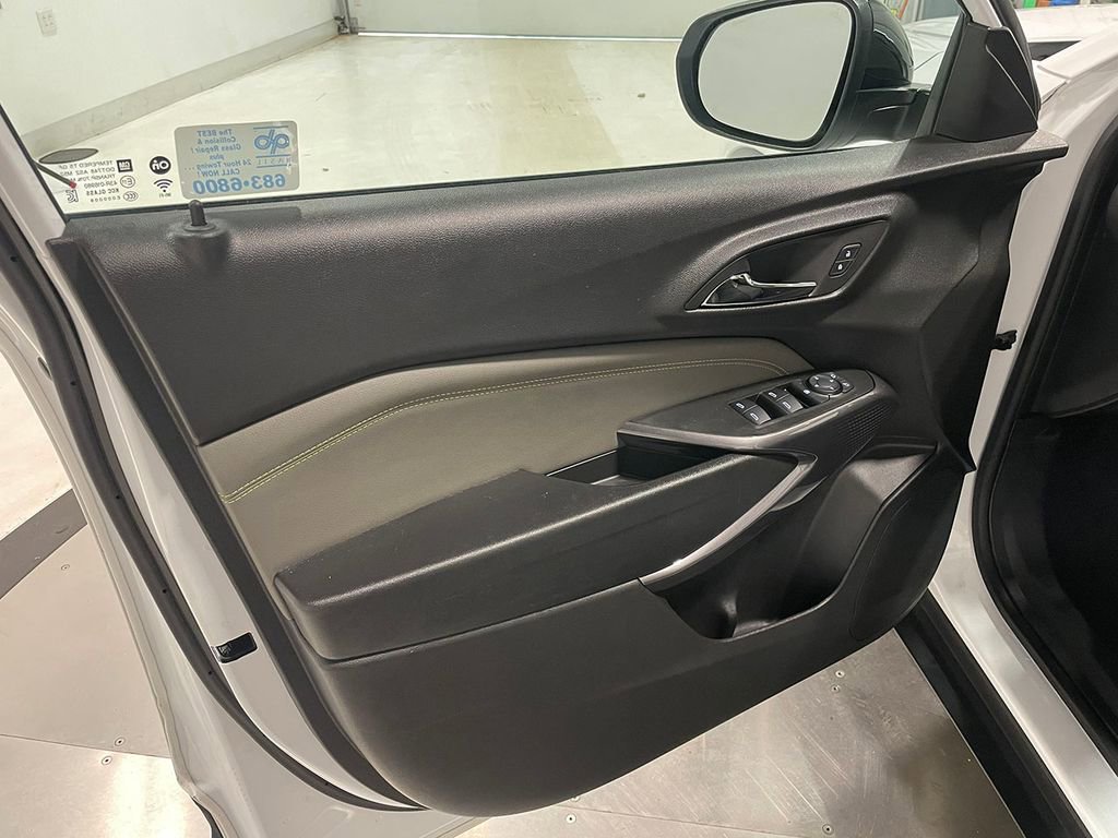 Used 2025 Chevrolet Trax ACTIV image 19