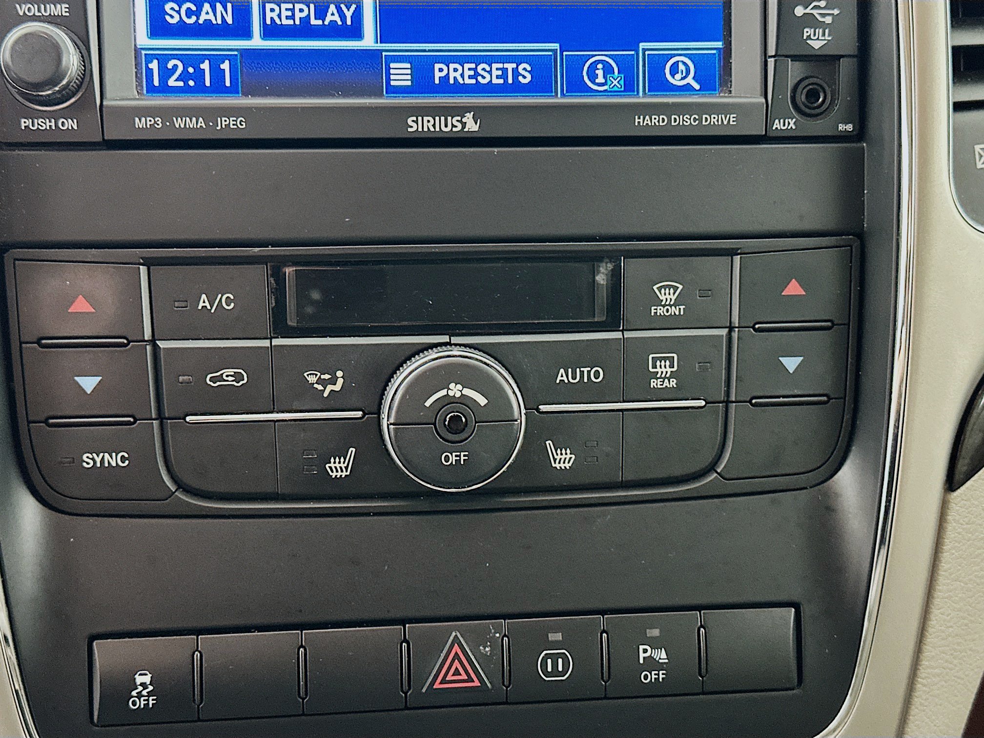Used 2011 Jeep Grand Cherokee Laredo AWD/4WD image 18
