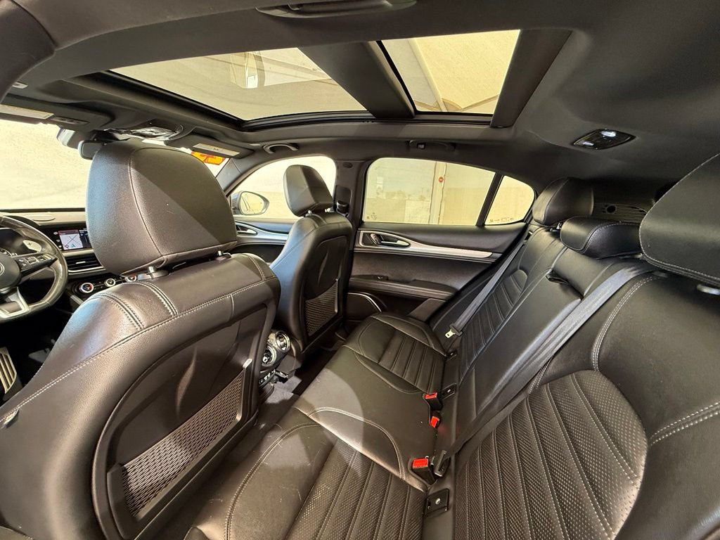 Used 2023 Alfa Romeo Stelvio Veloce AWD/4WD image 25