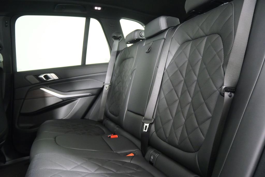 Used 2026 BMW X5 xDrive40i w/ M Sport Package image 15