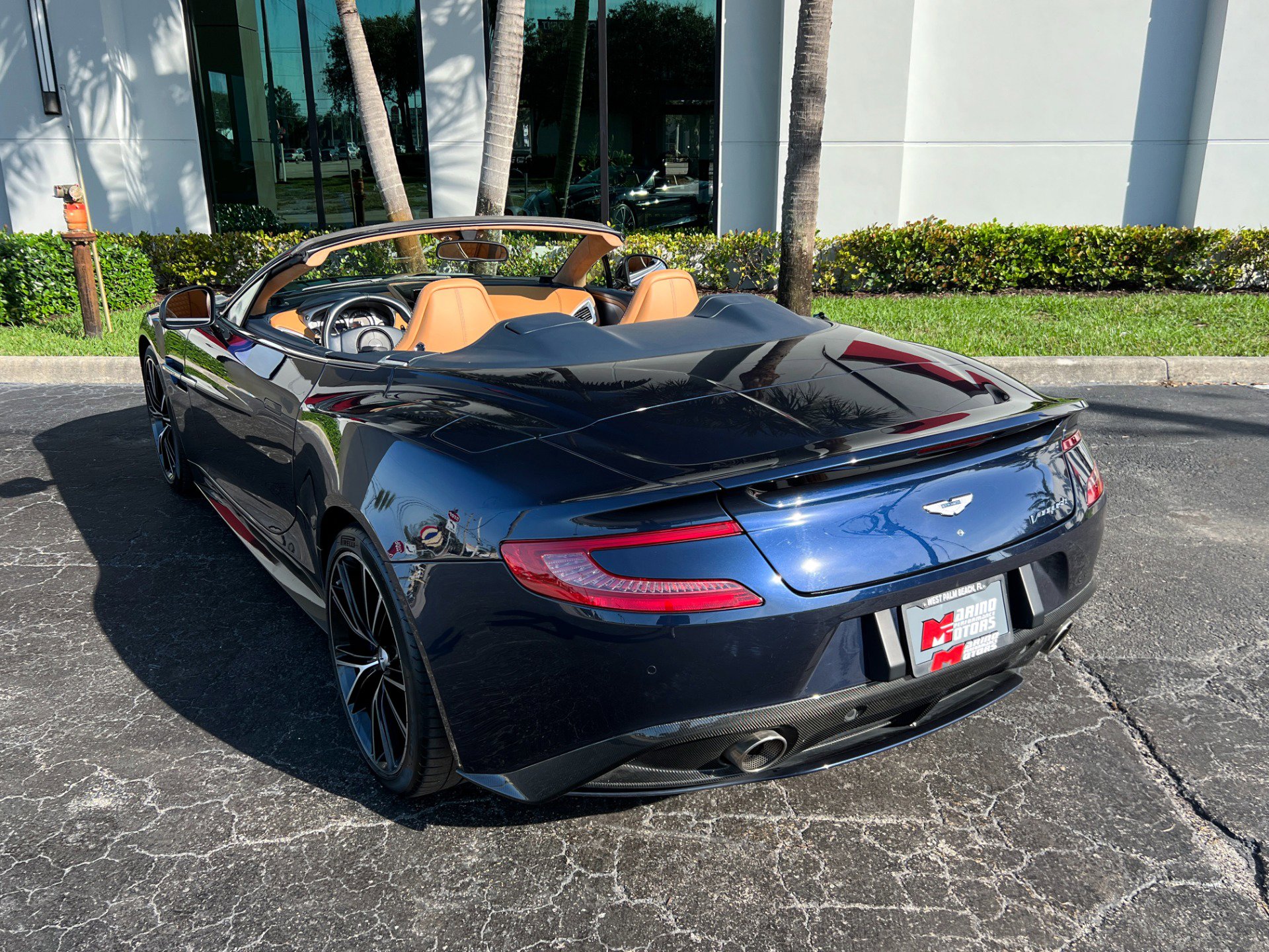 Used 2014 Aston Martin Vanquish Volante image 17