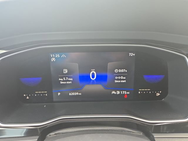 Used 2022 Volkswagen Jetta SE w/ Panoramic Sunroof Package FWD image 9