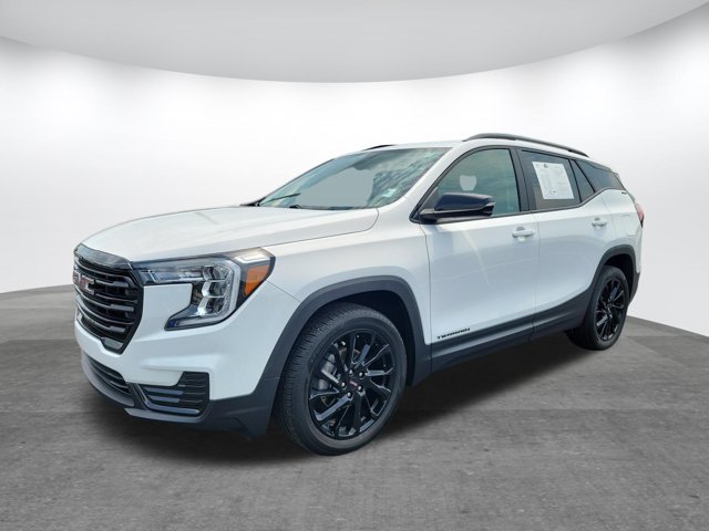 Used 2024 GMC Terrain SLE w/ Driver Convenience Package FWD image 3