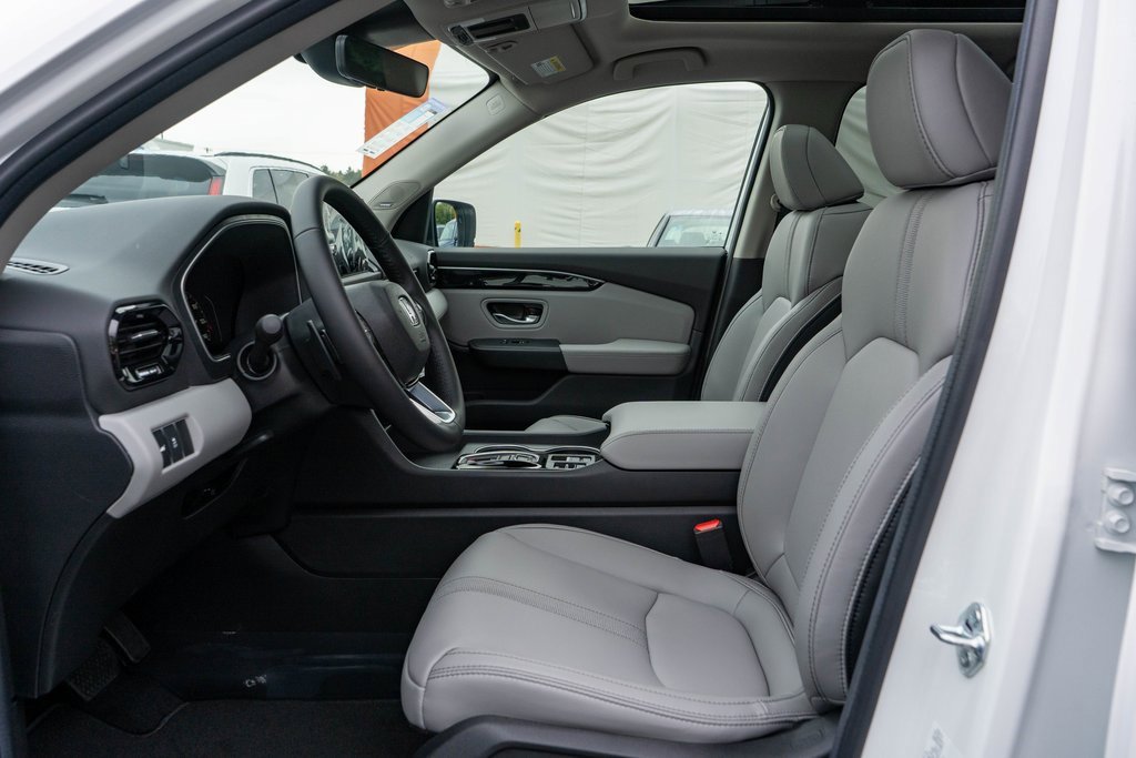 New 2025 Honda Pilot Touring image 27
