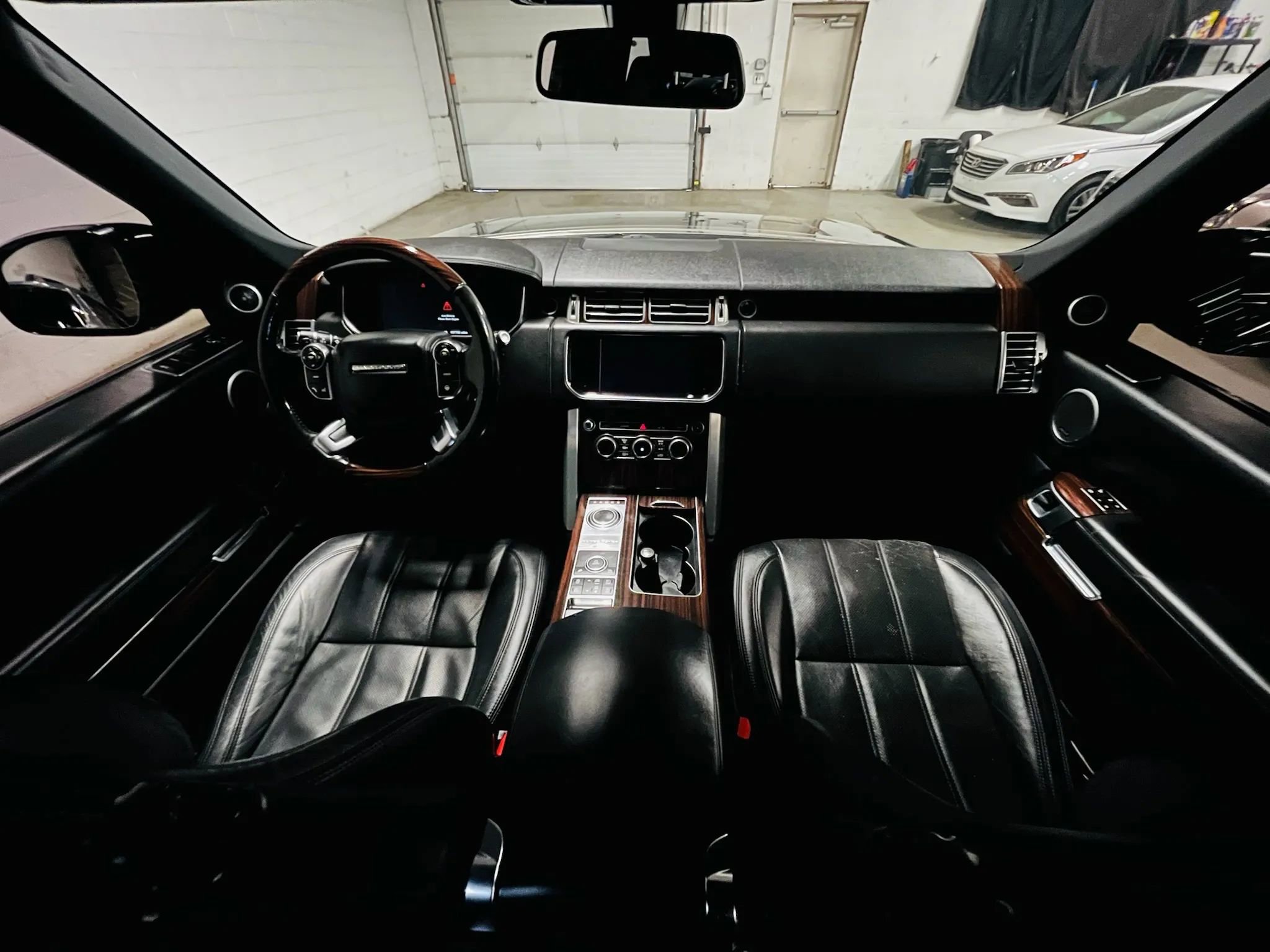 Used 2015 Land Rover Range Rover Supercharged AWD/4WD image 11