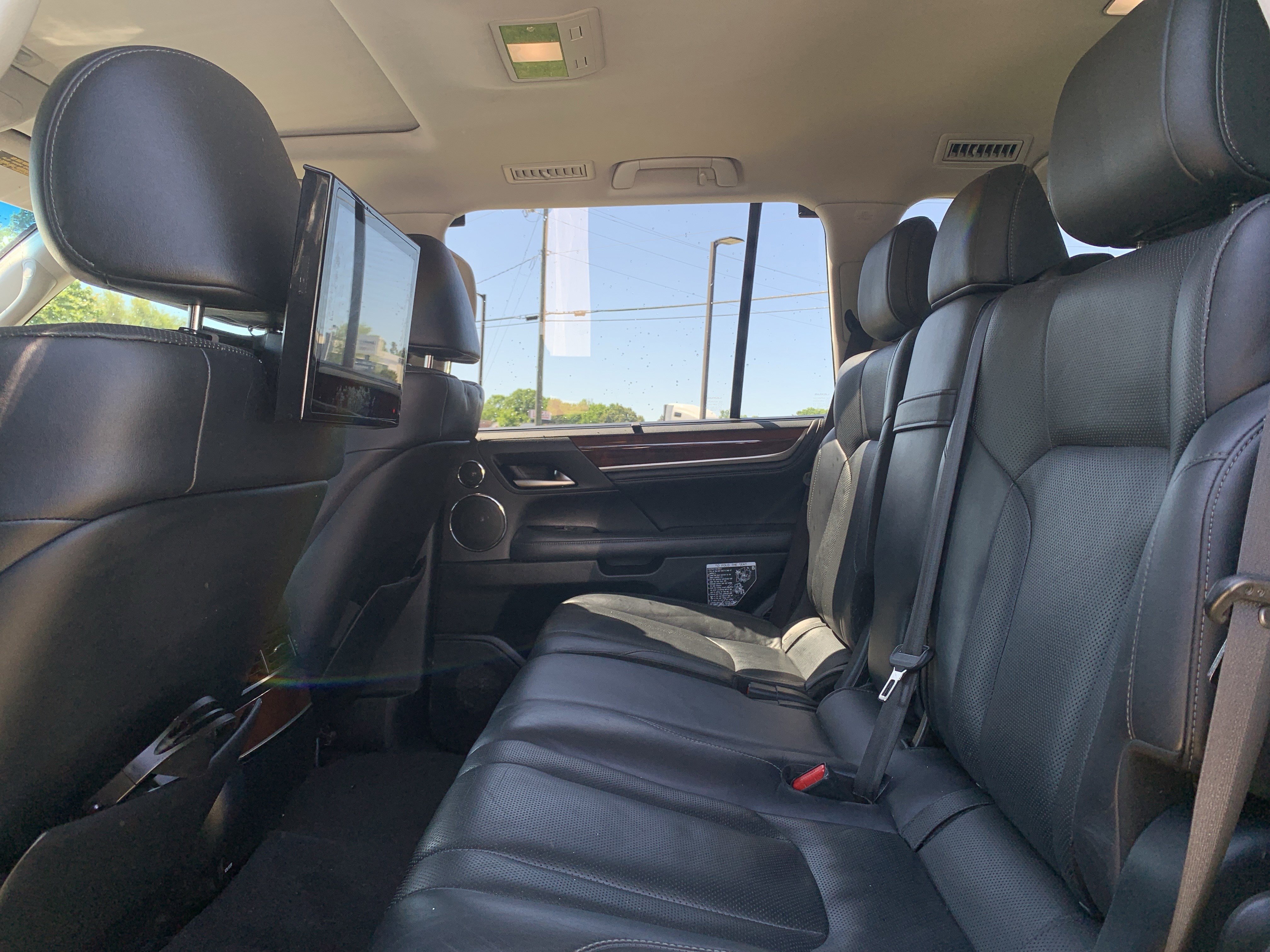 Used 2018 Lexus LX 570 4WD w/ Luxury Package image 32