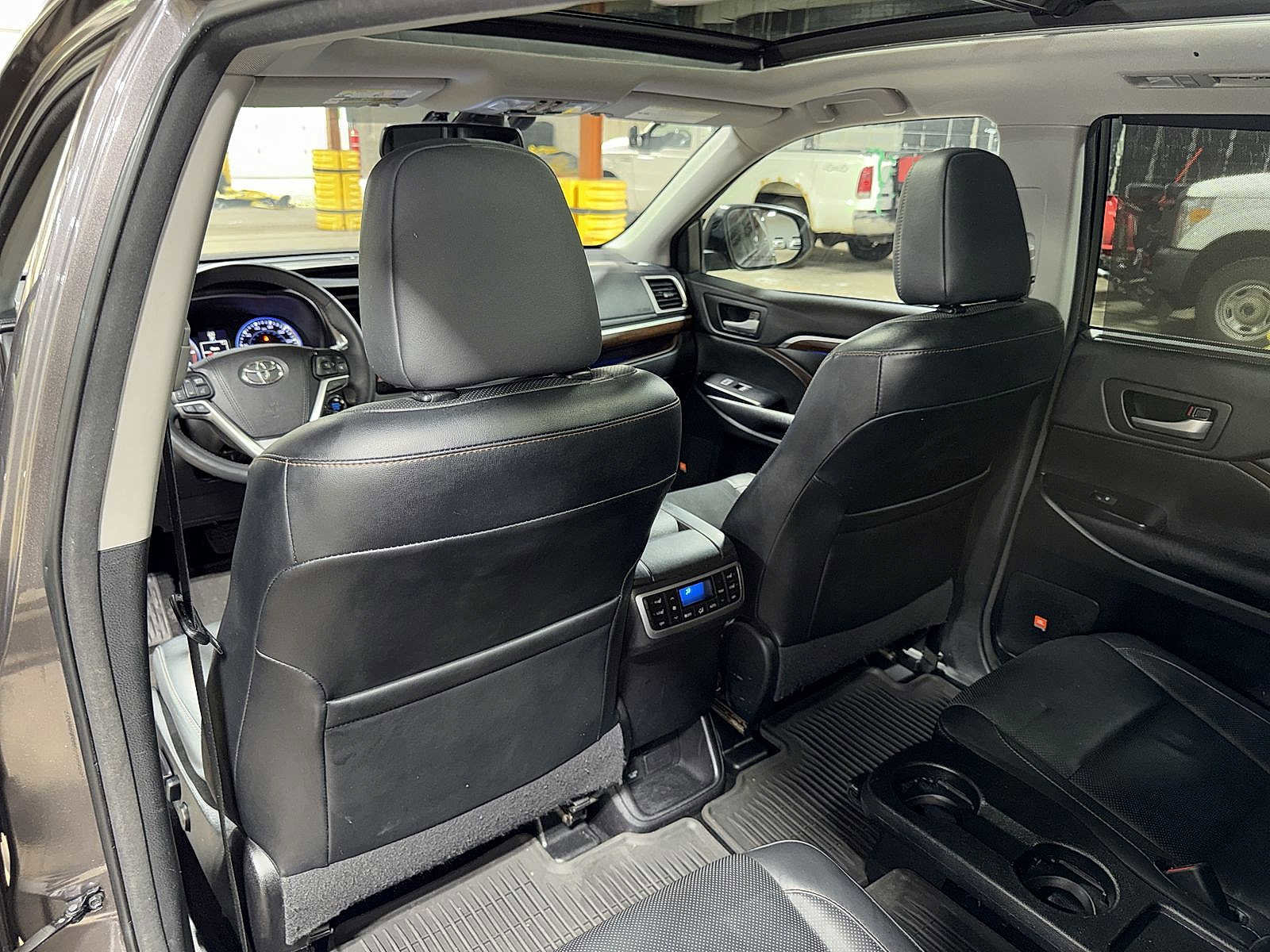 Certified 2016 Toyota Highlander Limited Platinum w/ Protection Package #3 AWD/4WD image 31