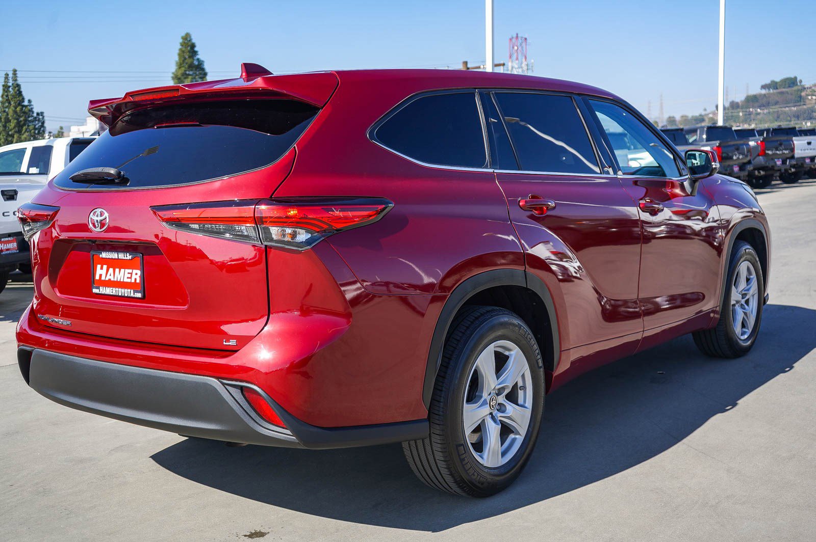 Used 2021 Toyota Highlander LE image 9