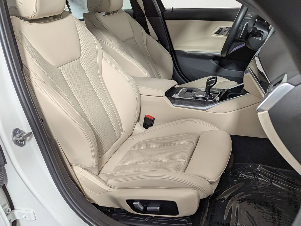 Certified 2022 BMW 330i xDrive Sedan w/ Premium Package 2 AWD/4WD image 26