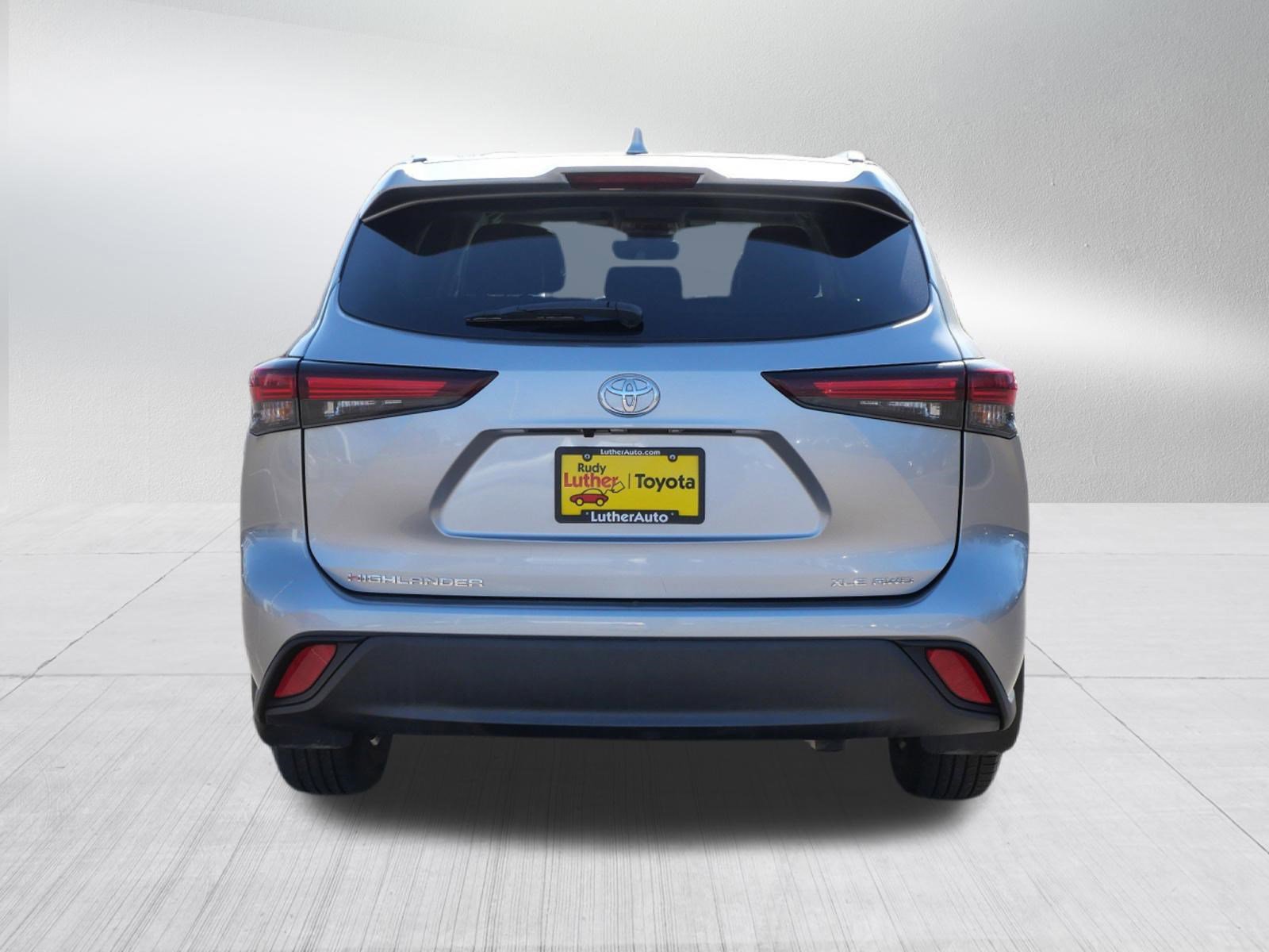 Certified 2024 Toyota Highlander XLE AWD/4WD image 7