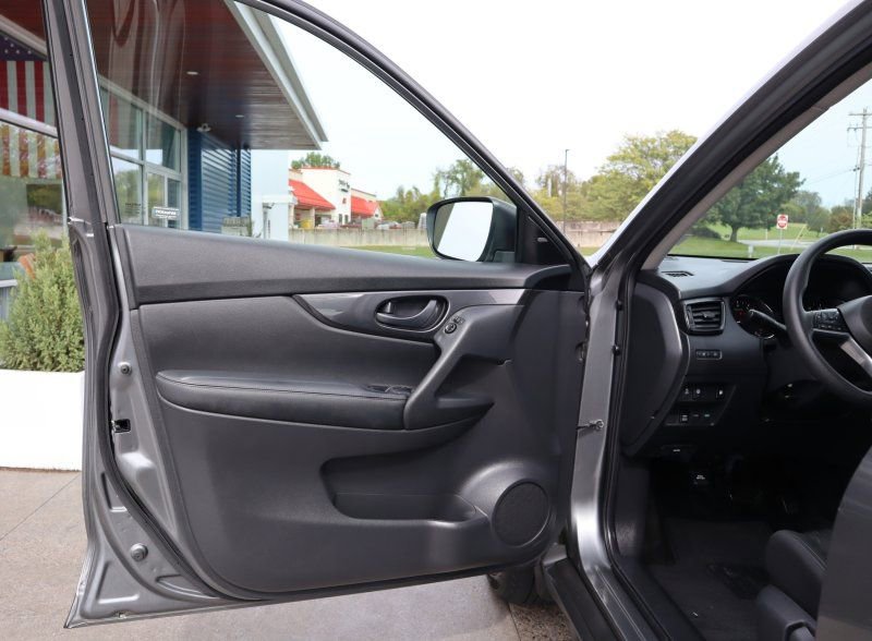 Used 2020 Nissan Rogue S image 14