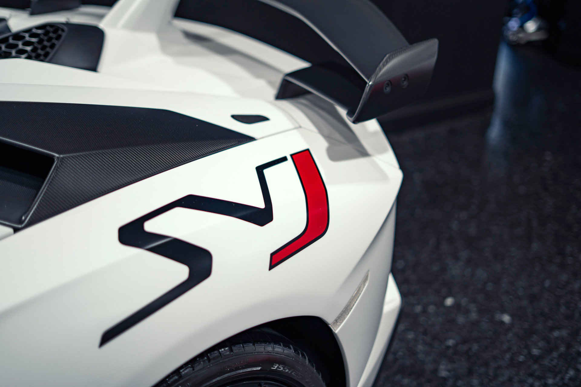 Used 2020 Lamborghini Aventador SVJ AWD/4WD image 15