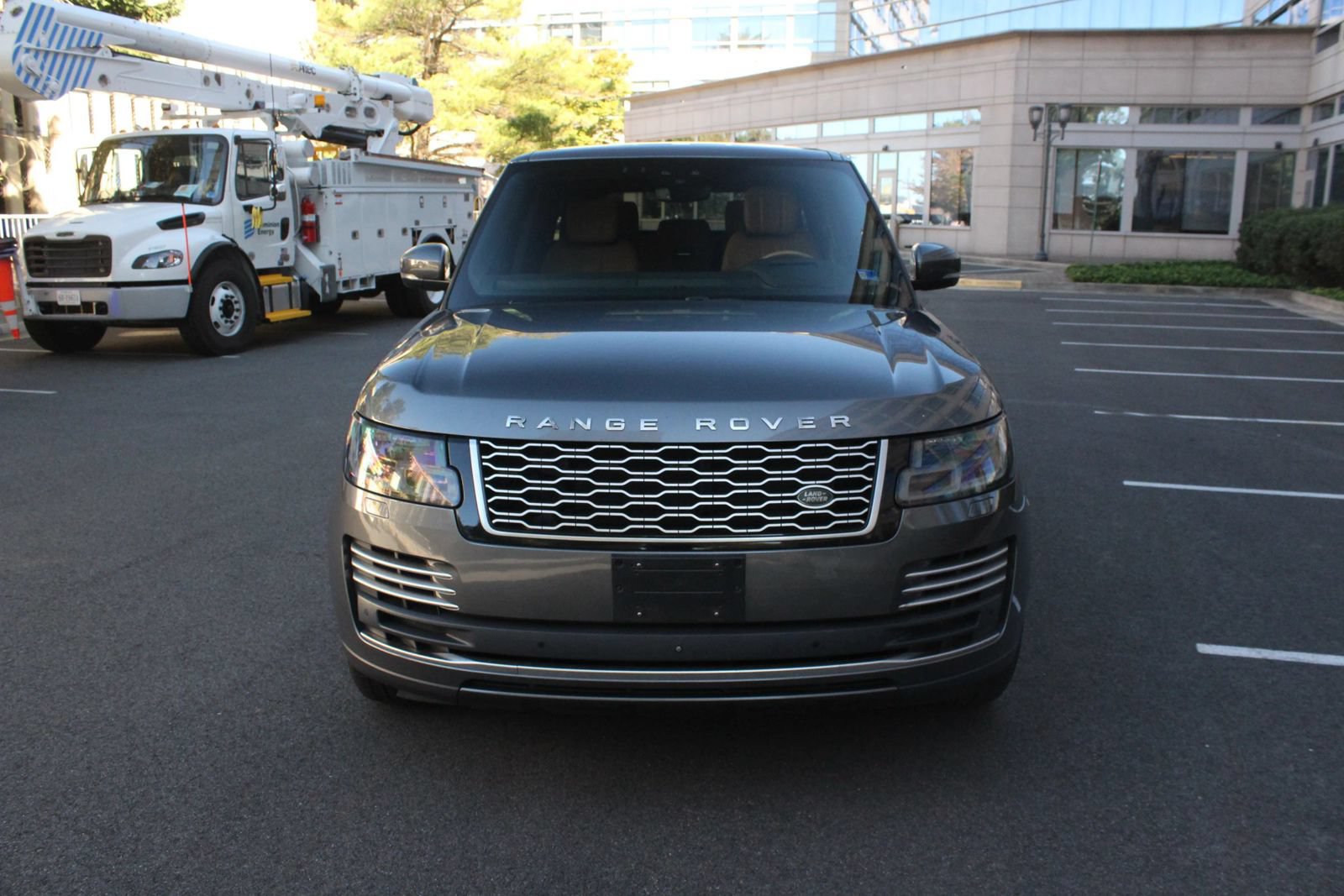 Used 2018 Land Rover Range Rover Long Wheelbase Autobiography AWD/4WD image 3