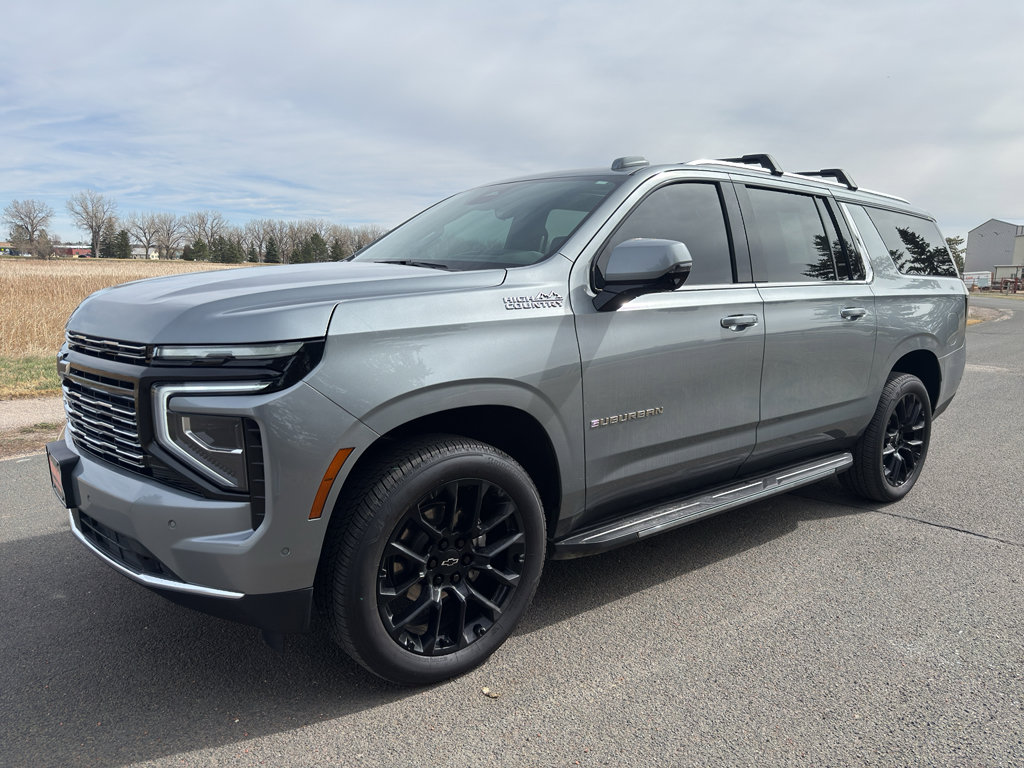 Used 2026 Chevrolet Suburban High Country w/ Sun And Tow Package image 3