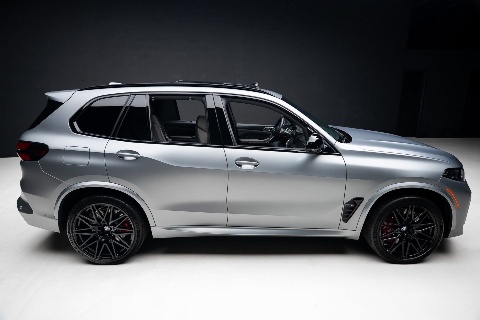 Used 2025 BMW X5 M Competition w/ Executive Package AWD/4WD image 36