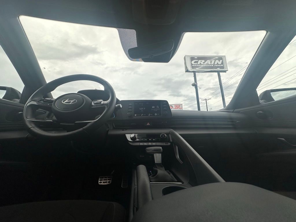 Used 2025 Hyundai Elantra Sport image 30