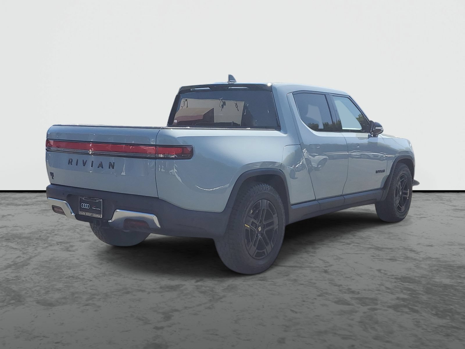 Used 2024 Rivian R1T Adventure Dual AWD/4WD image 4