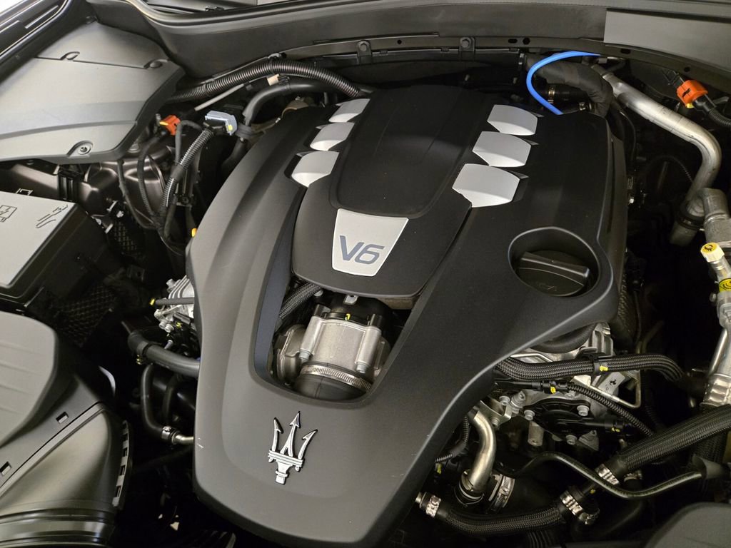 Certified 2022 Maserati Levante GT image 30
