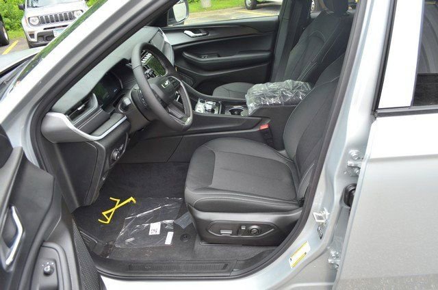 New 2025 Jeep Grand Cherokee L Laredo w/ Luxury Tech Group I image 14