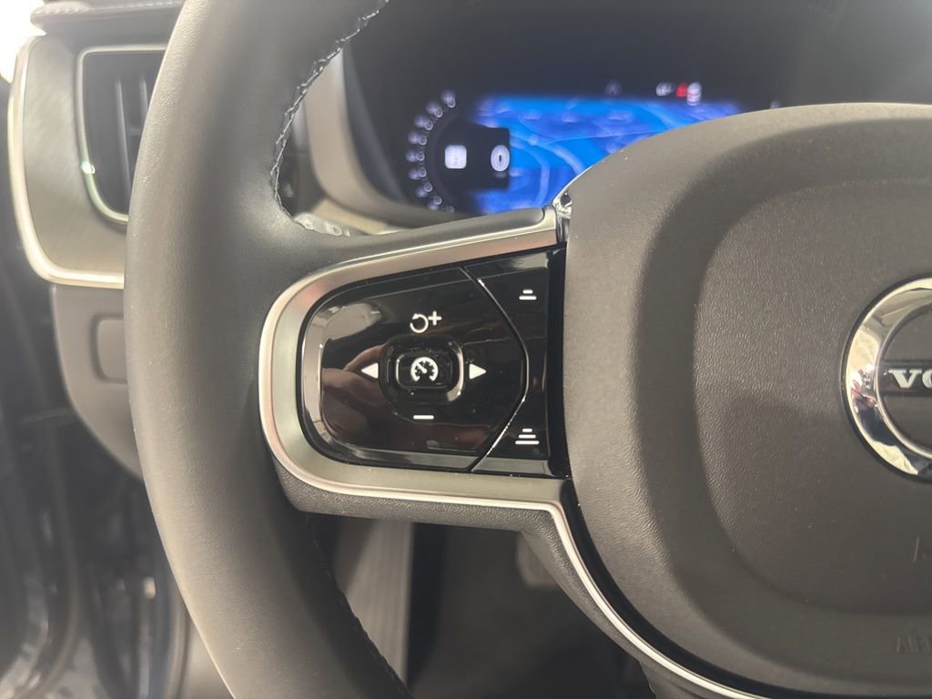 Used 2025 Volvo XC60 B5 Ultra w/ Climate Package image 9