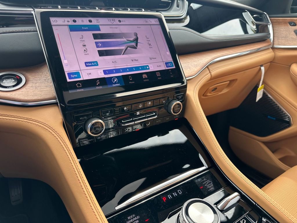 New 2025 Jeep Grand Cherokee Summit image 21