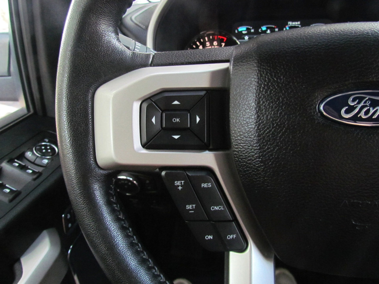 Used 2018 Ford F150 Lariat w/ Trailer Tow Package image 29