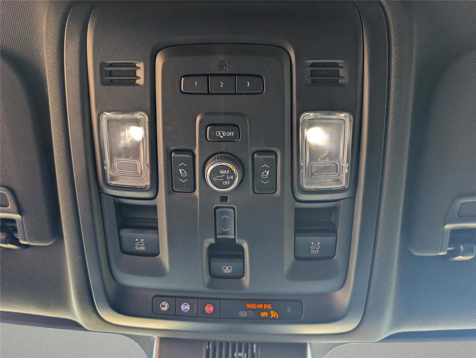 Used 2023 GMC Yukon AT4 w/ Technology Package AWD/4WD image 17