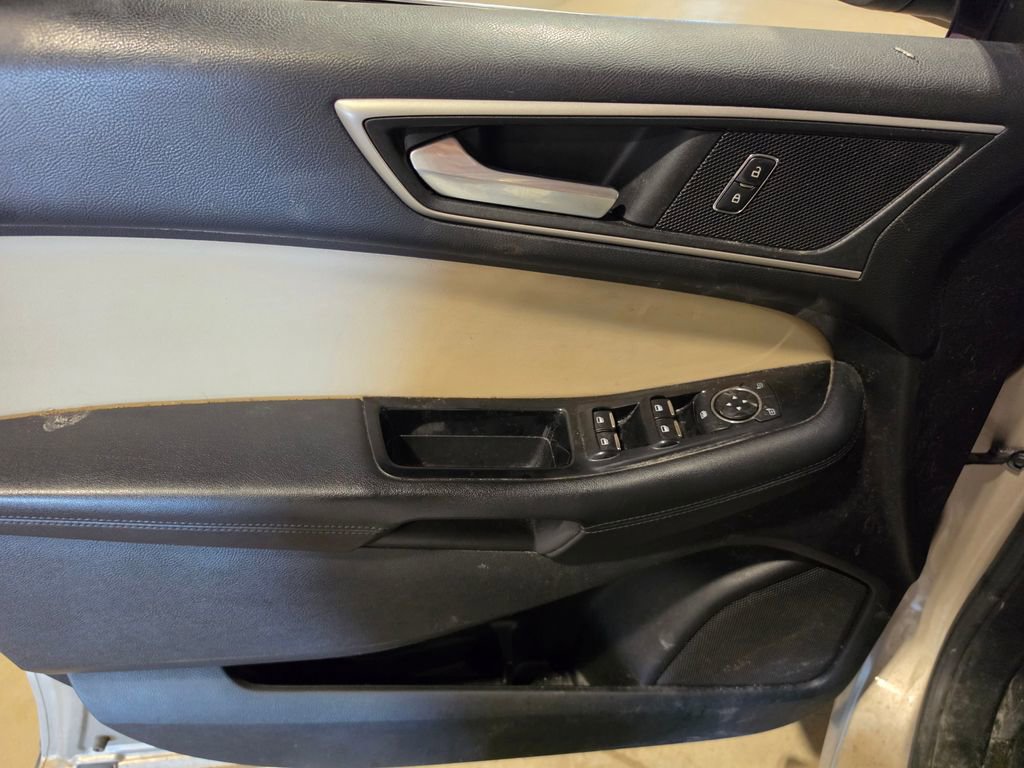 Used 2017 Ford Edge SEL w/ Equipment Group 201A FWD image 5